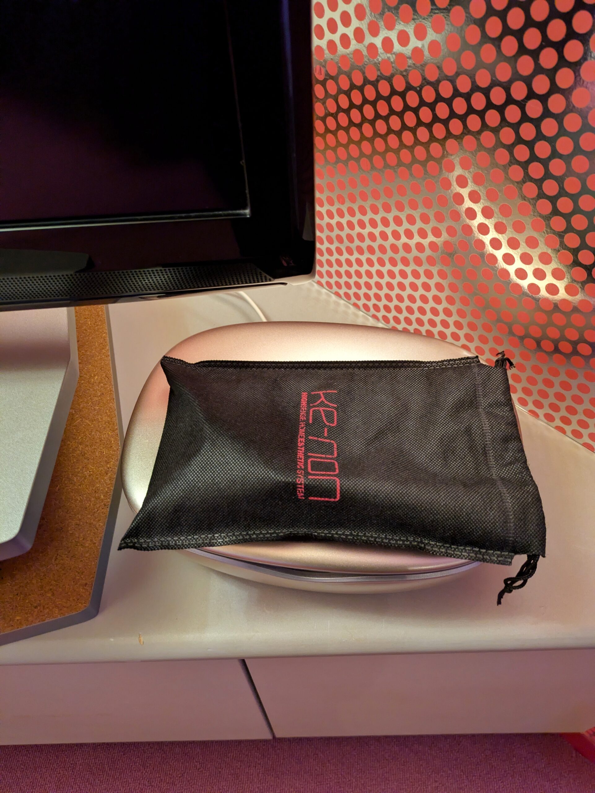 Hotel ARUN 網走客房特色備品:日系 Ke-non 家用美容儀器與收納袋