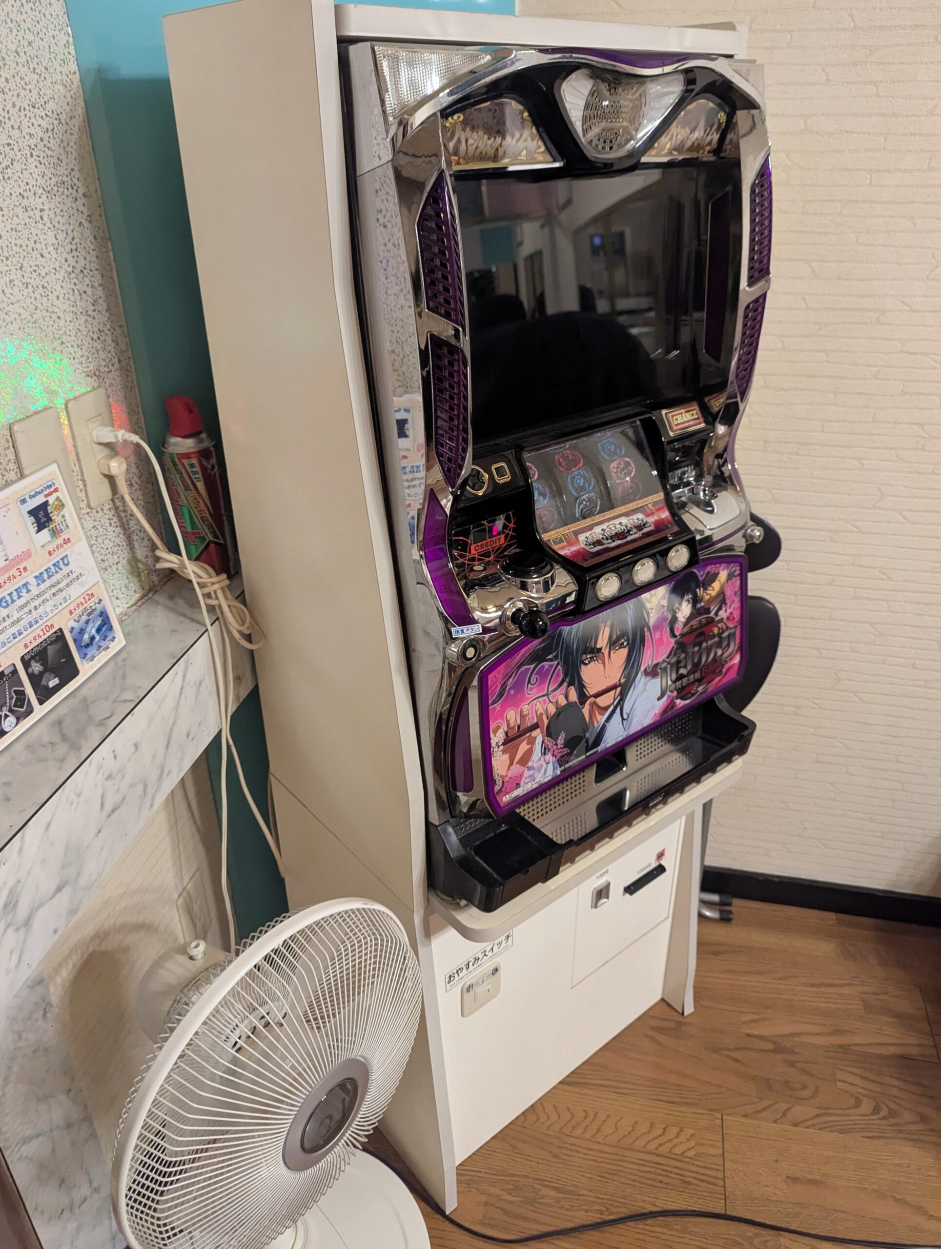 サウナホテル21世紀の110号室。パチスロもあります。