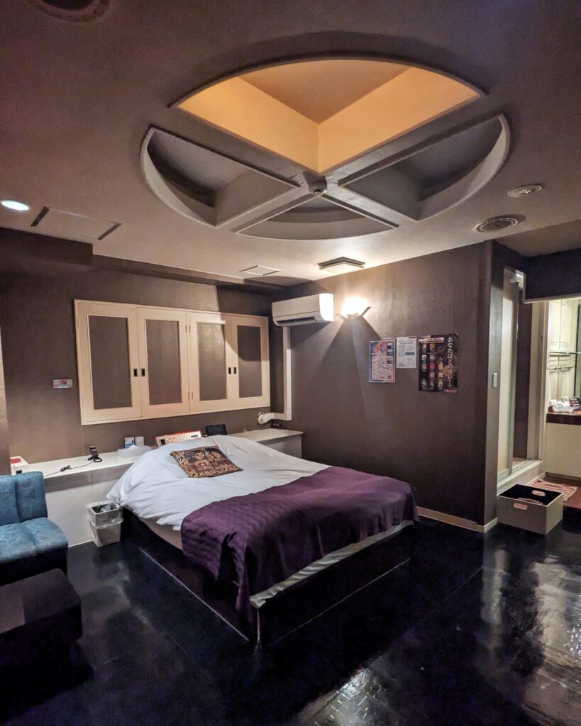 HOTEL LaPia 305号室の部屋全景
