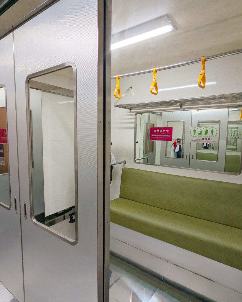 ホテルK-WAVE R 213号室の電車ルーム。