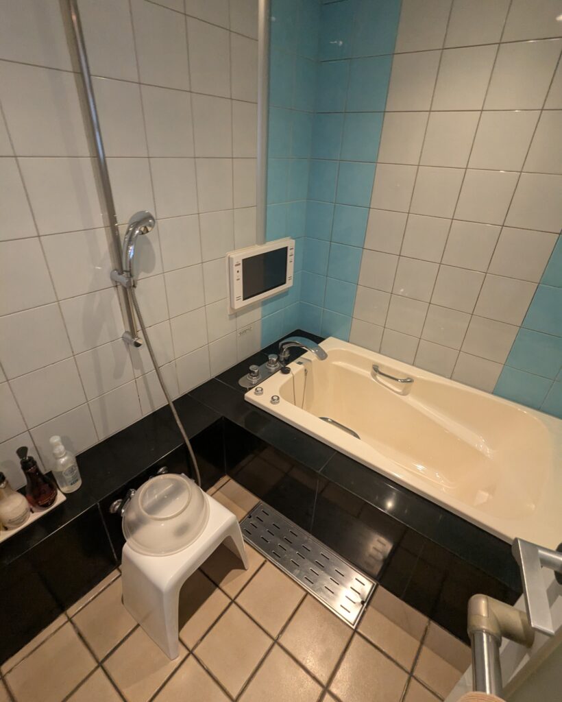 ホテルアクアオアシス 405号室の浴室。