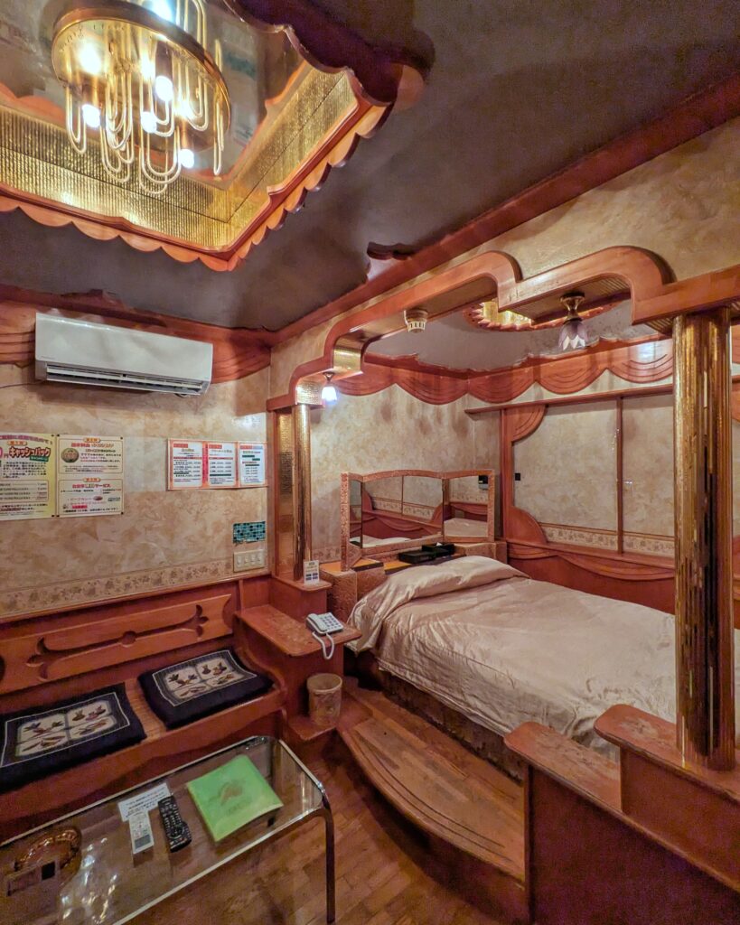 ホテル甲子園＆甲子園ジュニア。部屋の全景。