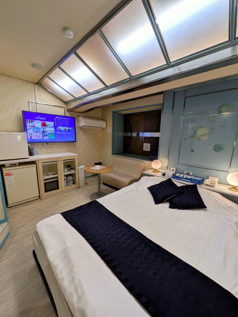 ホテルami 202号室の全景